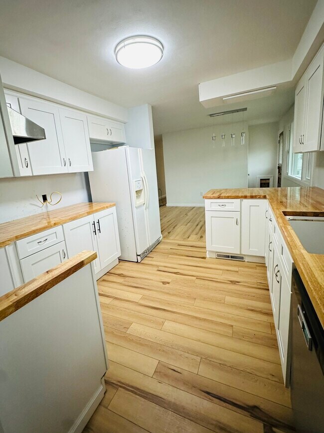 Photo - 305 Magnolia Dr