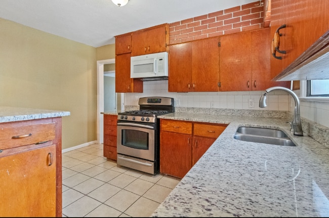 Photo - 10911 Visalia Dr