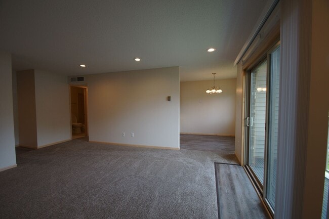 Building Photo - Fully Renovated Appaloosa Suite Unit 206