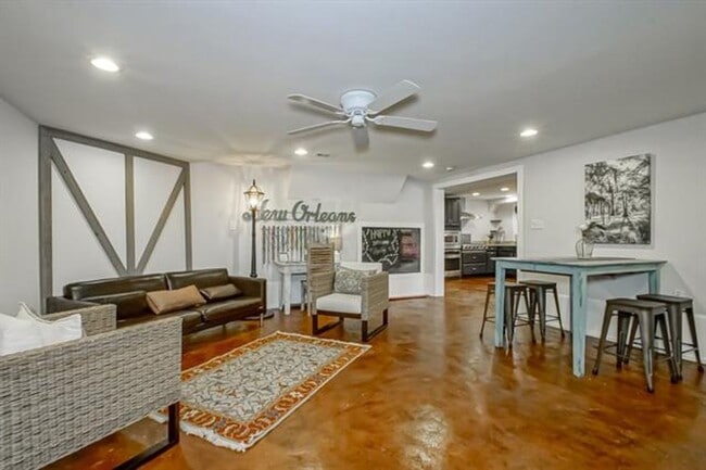 Photo - 4176 Vincennes Pl