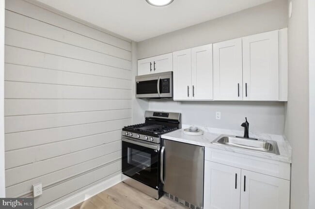 Photo - 421 Saint Margarets Dr