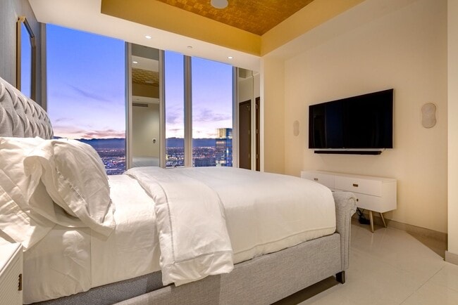 Photo - Waldorf Astoria 4707-Strip/City/Mtn Views from this Stunning 2Bd/2.5Ba Residence Unidad 4707