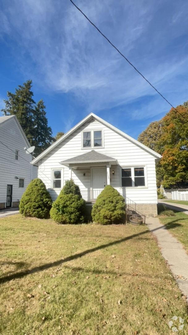 Building Photo - Charming 2-bedroom, 1-bathroom home locate...