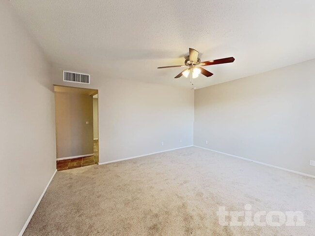 3427 W Rosewood Ave