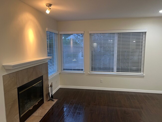 Photo - 9210 Market Pl Unit E101