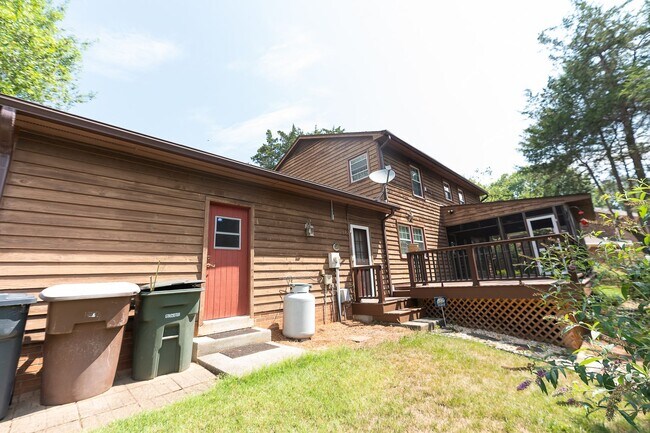 Photo - Immaculate 4 bedroom 3 bathroom home in Northwest Greensboro with 1 car garage/large fenced-in ya...