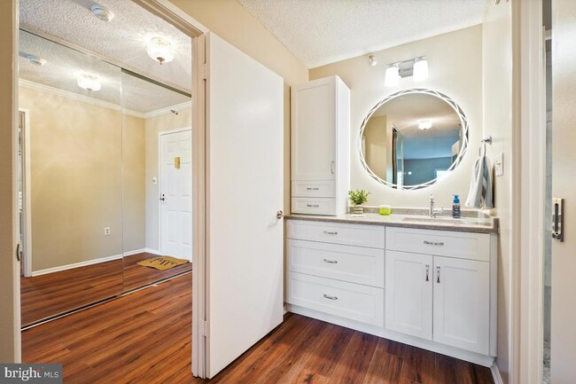 Photo - 15101 Interlachen Dr Unidad 722