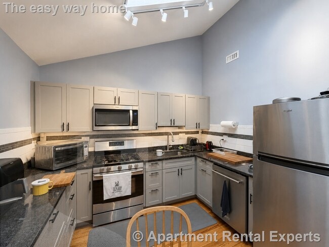 Photo - 32 Warren St Unit 27 Warner St #3
