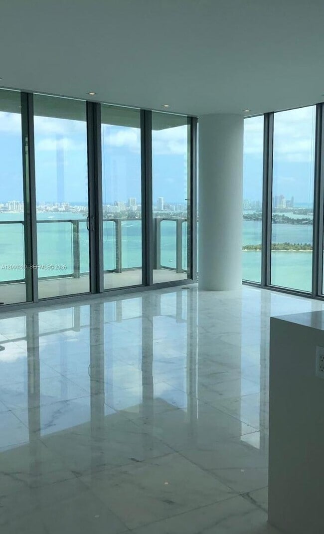 Photo - 2900 NE 7th Ave Unidad 2907