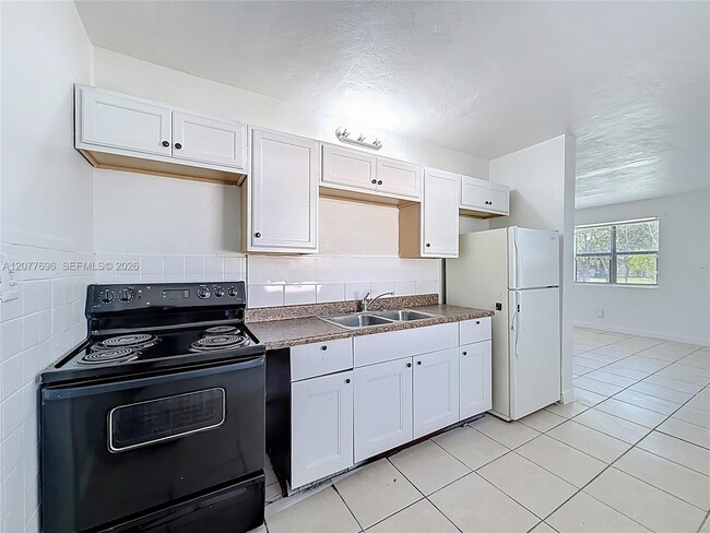 Photo - 2419 NW 6th Ct