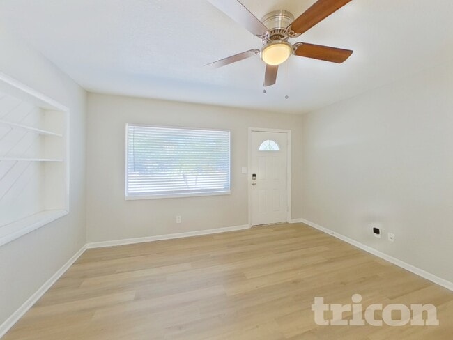 Photo - 2413 Park St N