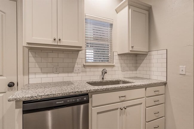 Photo - 437 Chalk Hill Ct