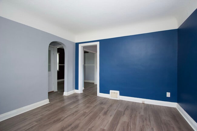 Photo - Cute and Cozy 2 Bedroom + Den Main Floor for Rent in Oshawa