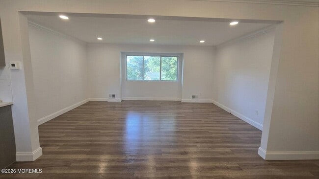 Photo - 8 Oak Leaf Ln