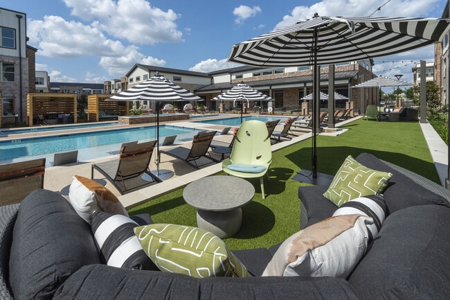 Lenox Grand West