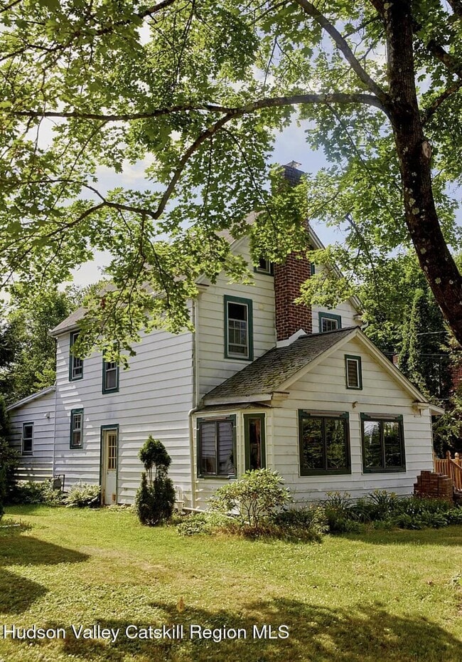Building Photo - 20 Millrock Rd