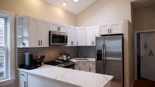 Building Photo - 218 Columbia St Unit #2