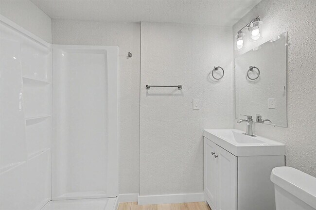 Fully renovated 1 bed, 1 bath apartments - Utilities Included