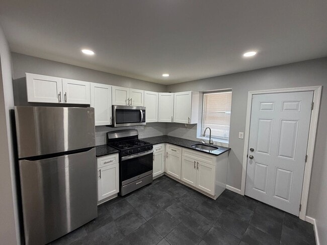 Building Photo - 38 N Redfield St