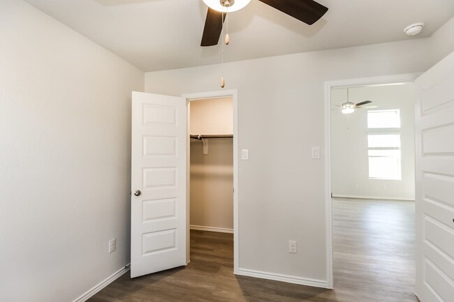 Photo - 10715 Sunlit St