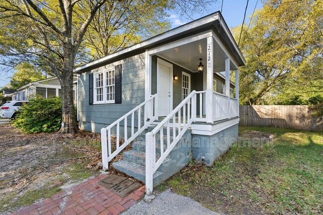 Photo - 212 Pinehill Dr