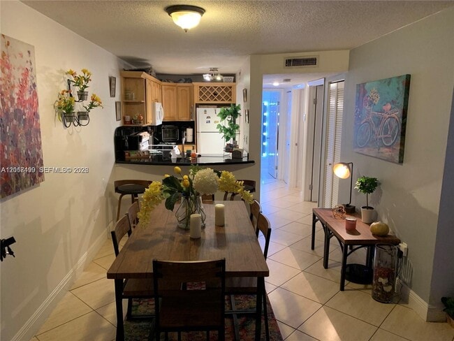 Photo - 210 SW 11th St Unit 204