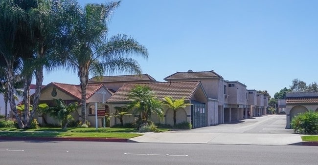 Los Arcos Apartments - Los Arcos Apartments