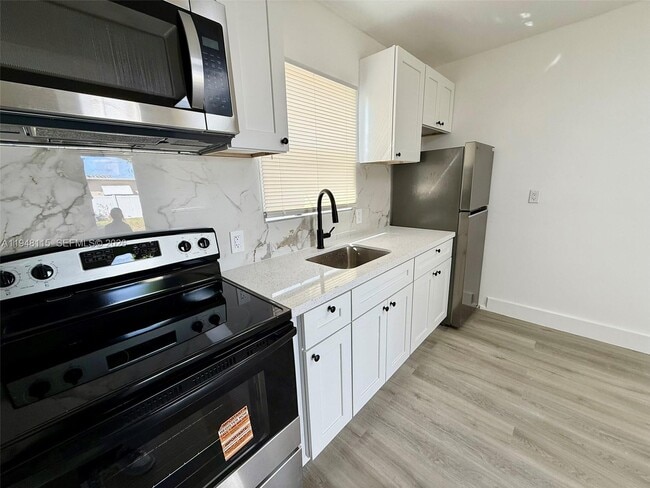 Building Photo - 1845 Dixieana St Unit 1