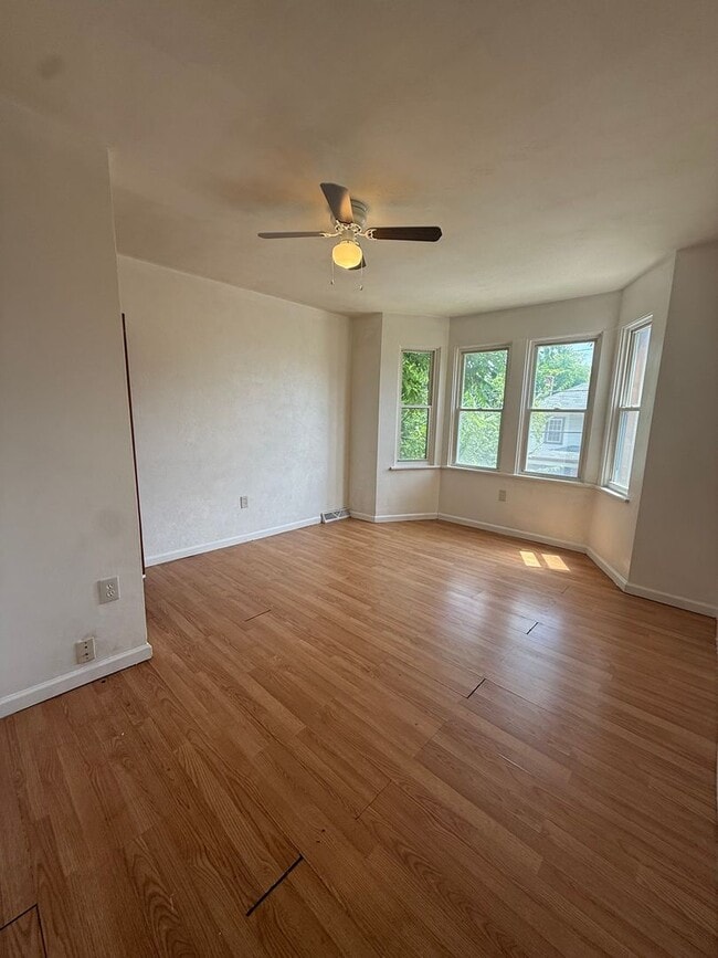 Photo - 2824 Clermont Ave Unit B