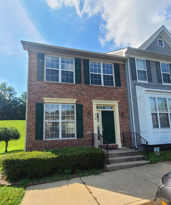 Building Photo - 3 BR, 3.5 BA Townhouse Near Quantico