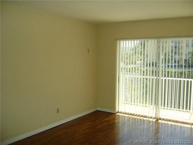 2080 NE 167th St Unit 40