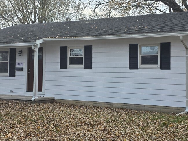 Building Photo - Updated Three Bedroom in Fostoria