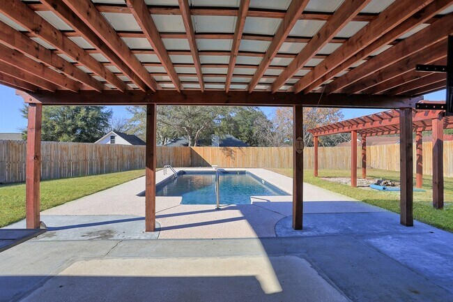 Photo - 204 Birch Dr