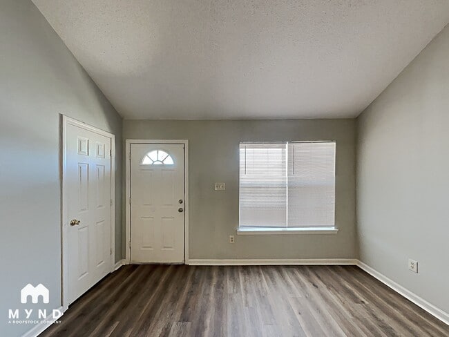 Photo - 724 Stuckert Dr