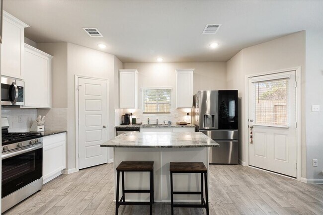 Photo - 418 Emerald Thicket Ln