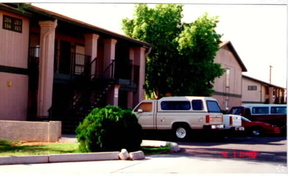 Mahoney Village - Mahoney Village Apartments