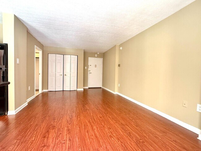 Photo - 1440 N St NW Unidad 205