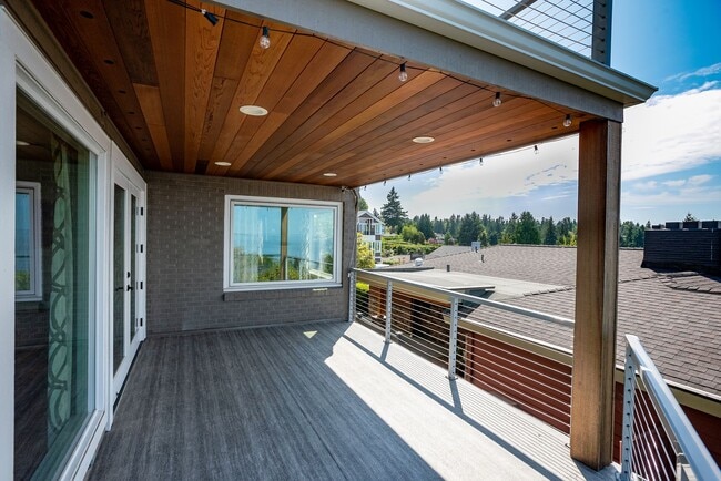 Photo - Stunning North Beach 4 bedroom, 3.5 bath with breathtaking view.