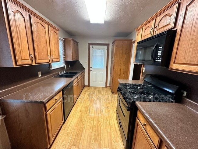 Photo - 1216 NE 42nd St