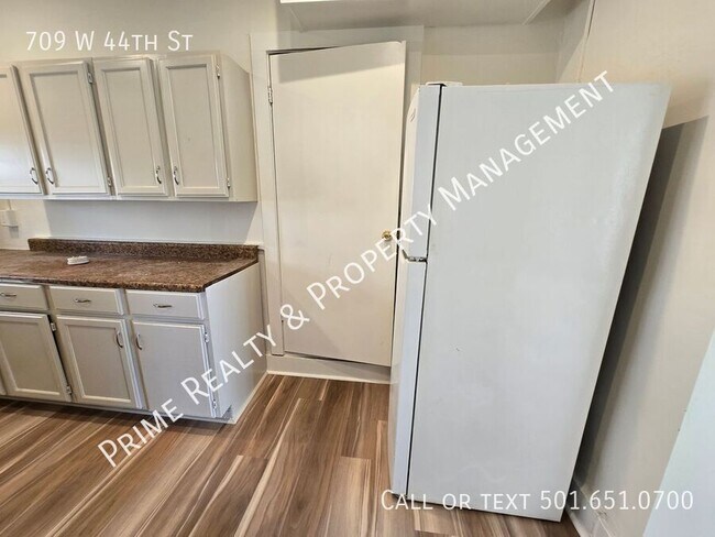 Photo - 709 W 44th St