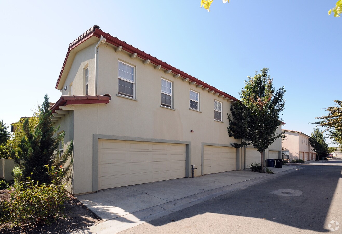 Photo - Creek Bridge Apartments