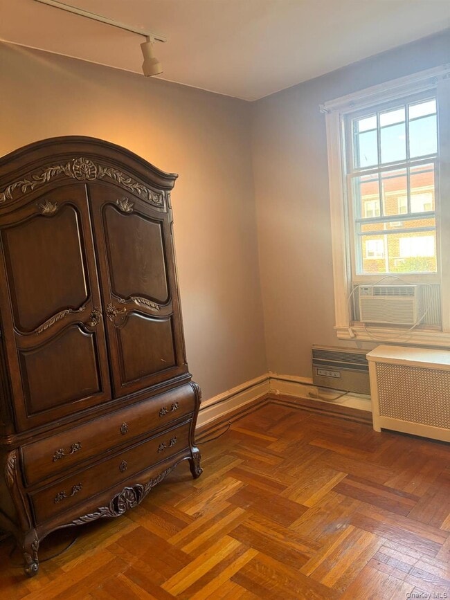 Photo - 31-34 79th St