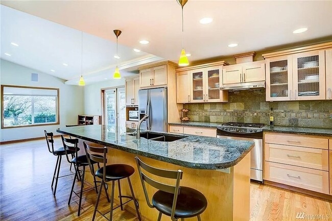 Photo - Beautiful and bright 3 bed / 2 bath rambler for rent!