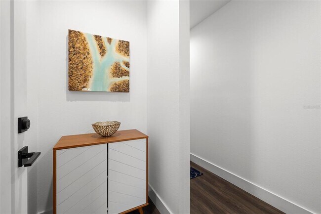 Photo - 865-866 6th Ave S