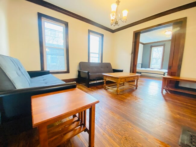 Photo - 1337 Madison St