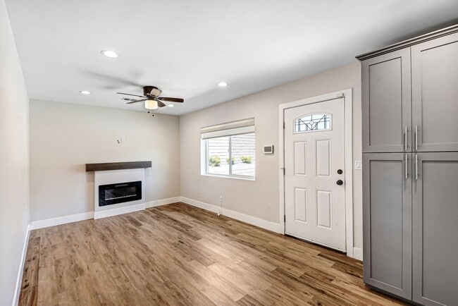 Photo - 1913 N Vallejo Way Unidad 1913 N Vallejo Way #B