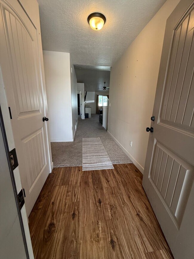 468 Cowan Cir