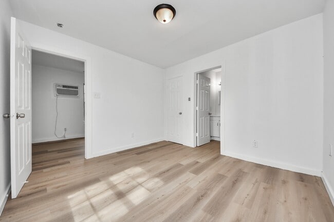 Photo - 209 Owens St