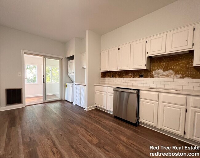 401 E 7th St Unit 3