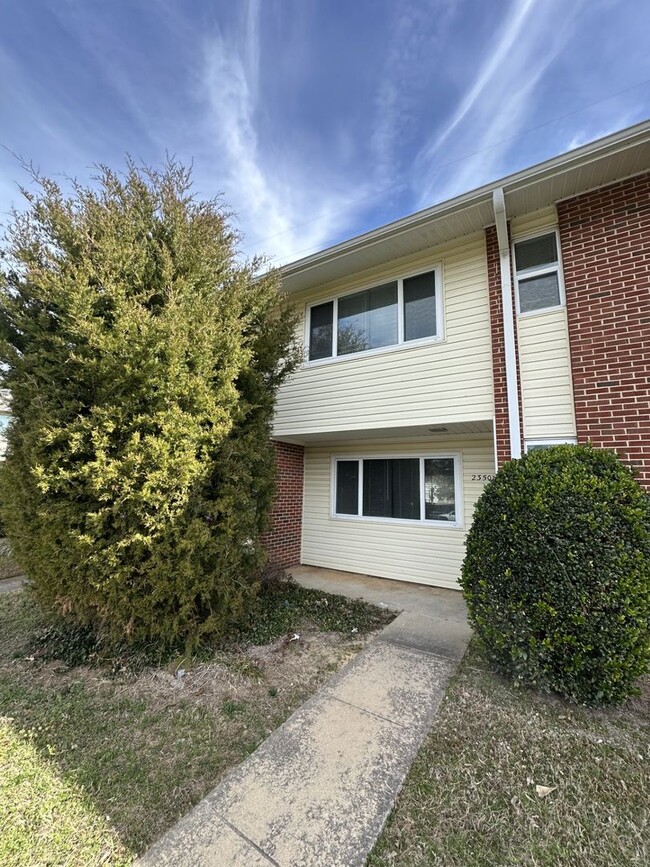 2 Bedroom 2.5 Bathroom Condo! - 2 Bedroom 2.5 Bathroom Condo!